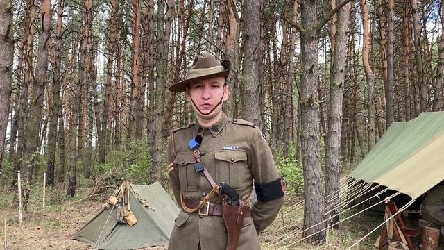 Почему британские солдаты носили револьвер на животе, а не сбоку, как все остальные?