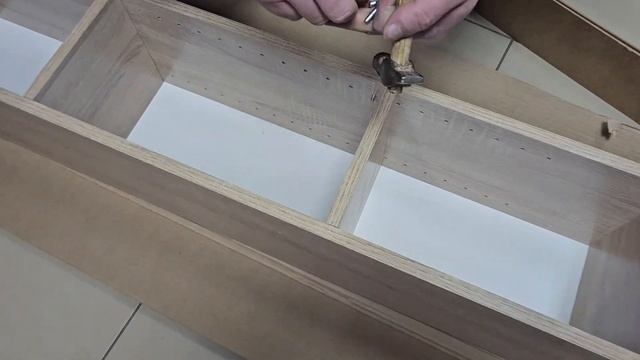 Сборка зеркала и полки для прихожей