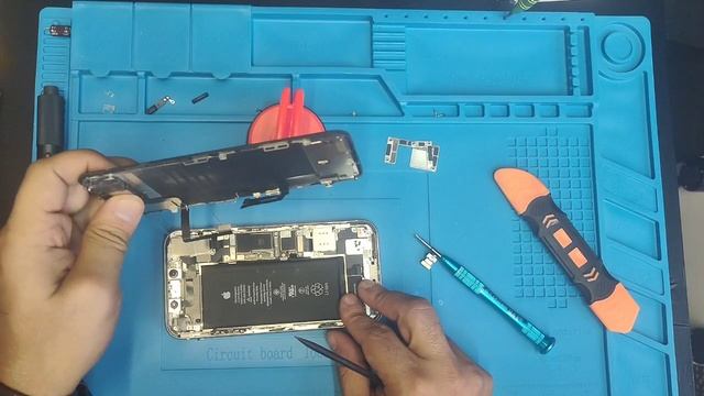 Замена дисплея  на iphone 11