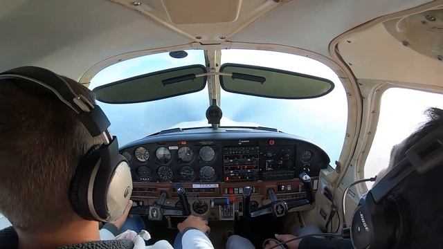 Piper PA-28 Cherokee  Короткий полет #1