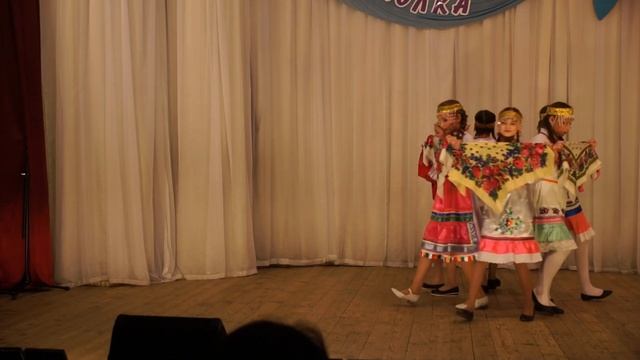 Марийский танец- "Рукодельницы" // Mari folk dance //