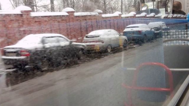 Путешествие на автобусе в Москве.
Рейс: подъёмная улица - завод красный путь.