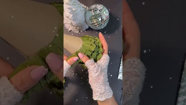 своими руками елочка 🎄🎄🎄 к Рождеству из крепированной бумаги 🎄