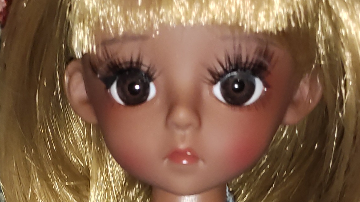смугляночка Дорис от Kiligdoll с АлиЭкспресс, я называла этих кукол Кэмилей. Рассмотрим красотку