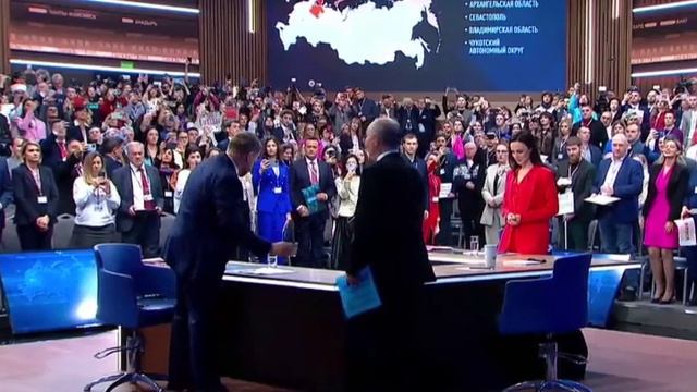 Владимир Путин приступил к подведению итогов 2024 года, проходят сегодня в Гостином дворе в Москве