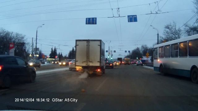 Маршрутка чуть не устроила ДТП на ровном месте.