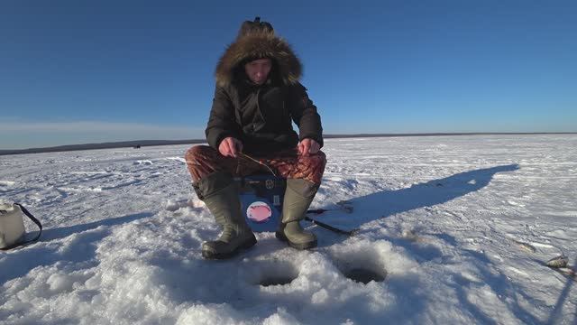 РЫБАЛКА НА ОКУНЯ ЗИМОЙ,