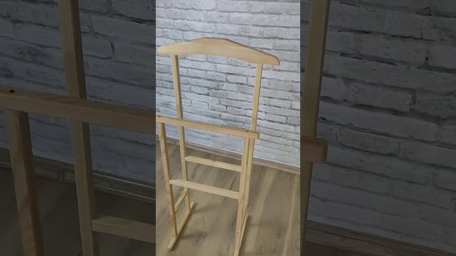 Вешалка напольная деревянная