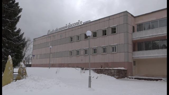В здании 25-метрового бассейна заменили окна