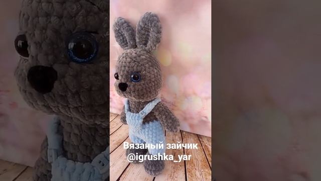 Вязаный зайчик в наличии