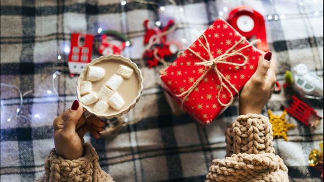 Сколько россияне потратят на новогодние подарки в этом году