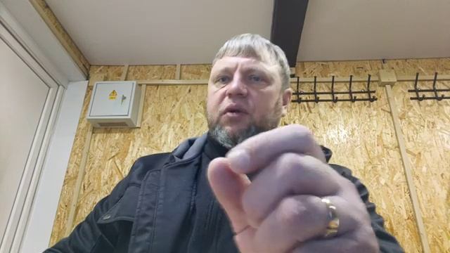 Обработка деревянных накладок и рукояти ножей.