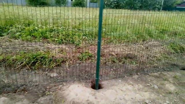 Монтаж забора из 3D сетки.mp4
