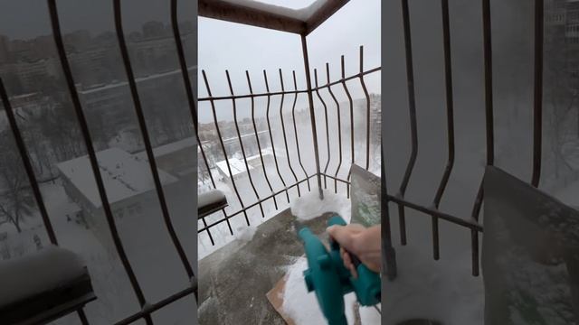 Мощная воздуходувка против снега