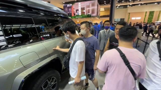 Китайское чудо - плавающий и ходящий крабом автомобиль BYD U8. Влог с крупной автовыставки в Китае.