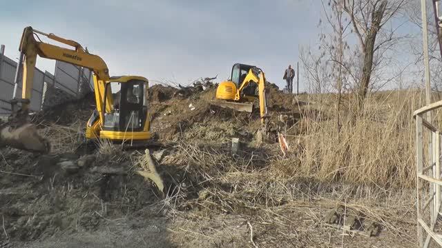 Когда работа в кайф! Мини экскаватор. Планировка берега.