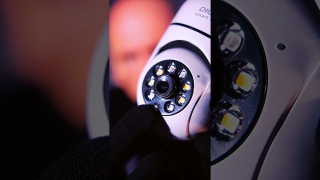 Бу! Испугались?🤨 
Хмурый Распаковщик и умная камера: защита квартиры от непрошеных гостей