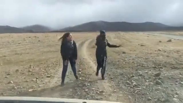 Ламбада на Алтае: Туристки танцуют от счастья 💃🌄