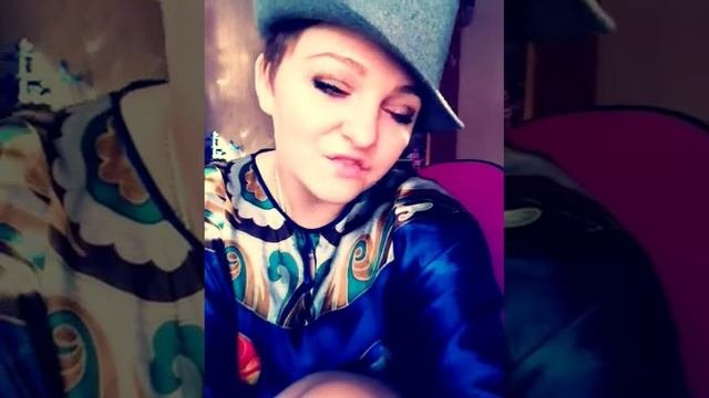 Красивая девушка, красиво поет