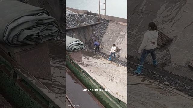 Строительство, разгрузка баржи 2