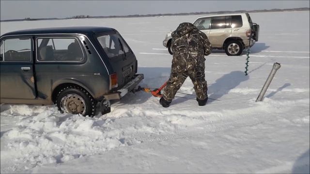 Лебёдка ЛР- 1. 5 в действии на льду