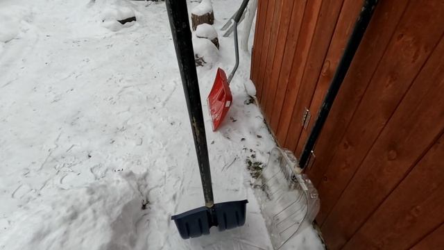 Лопата из поликарбоната от ЗПИ Альтернатива.