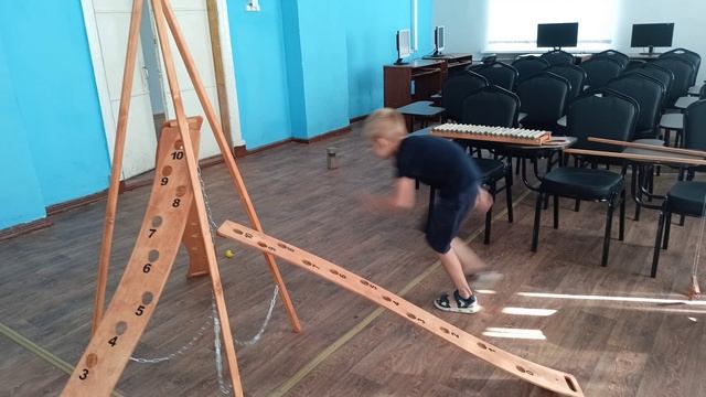 Играет в техникуме