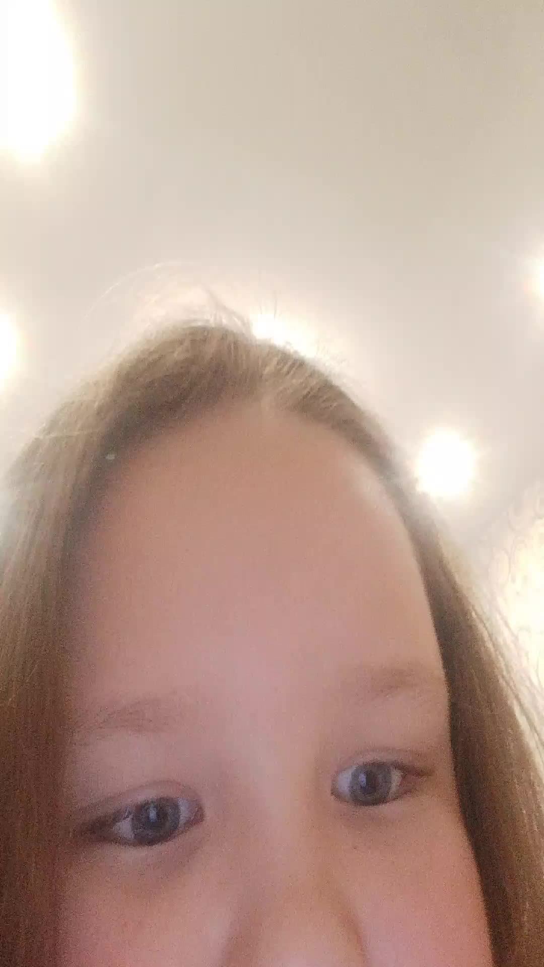 р