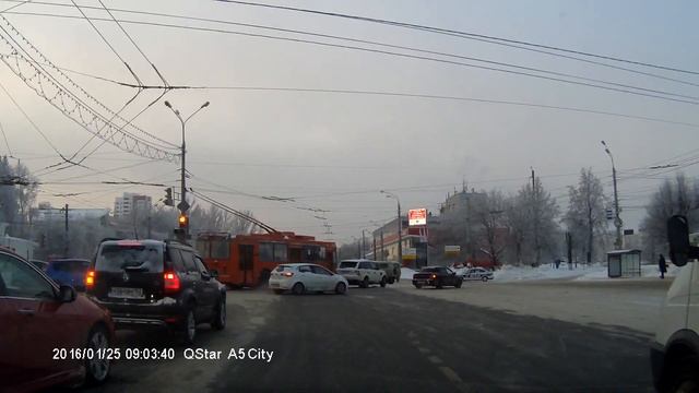 Авария в Нижнем Новгороде. ДТП Дворец Спорта. Лэндровер и буханка.