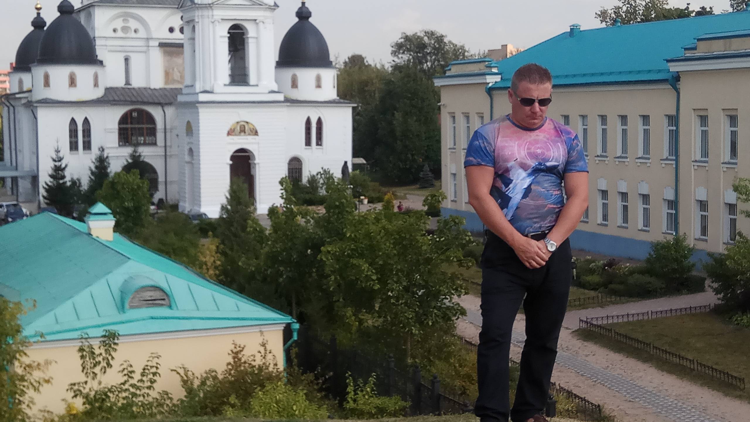 Яблоком утро разбудит в тумане