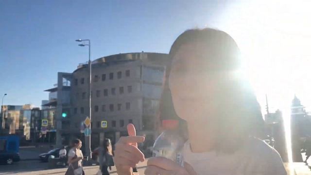 девушки развлекаются