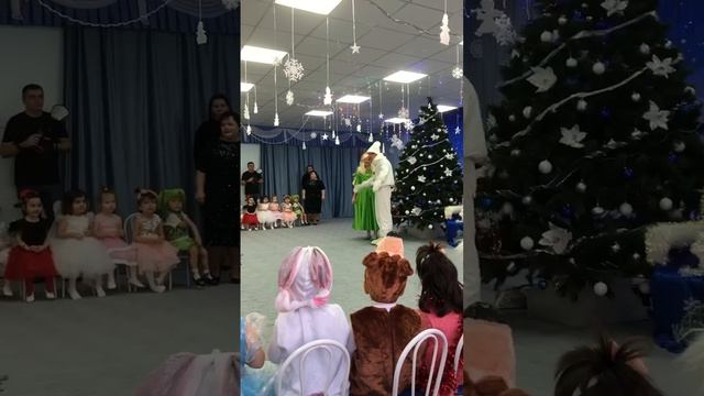 дед мороз сказку нам принёс
