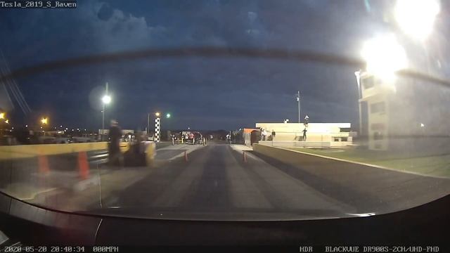 Tesla S Raven vs Yellow Gasser