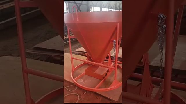 Бадья для подачи бетона 1м3 низкая. Бадья для подачи бетона БН-2,0Н низкая, лоток