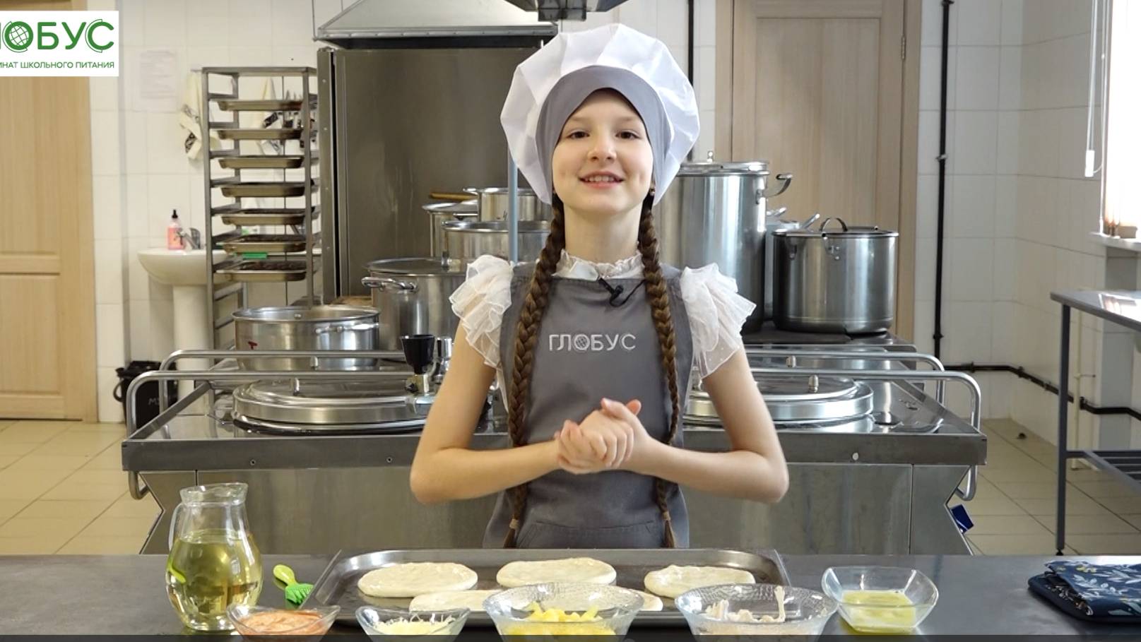 Готовим с Глобусом. Пицца с курицей и ананасами.