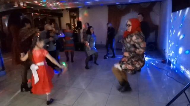 Так не отжигает никто, как эта бабка. Самая крутая бабка на свете. Бабка Нюрка отжигает. СЕДАЯ НОЧЬ