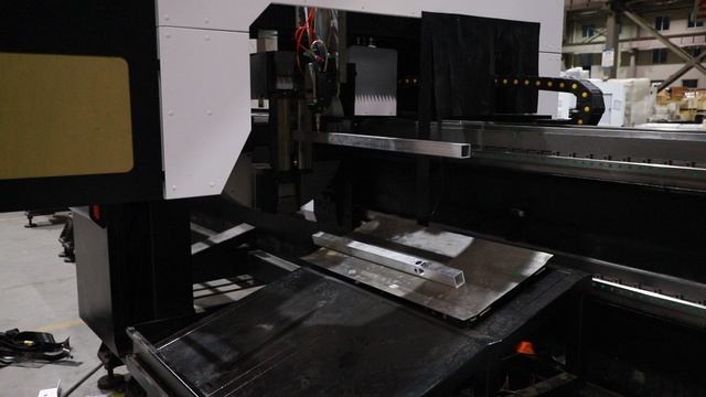 Станок для резки труб с 3 патронами + XTLASER