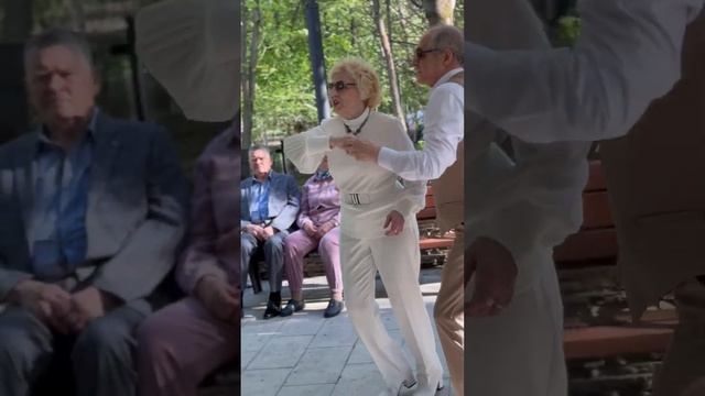 Женщина фейерверк #сокольники #танцы #ретродискотека