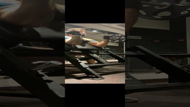 ПОДПИШИСЬ ❤️Бицепс (двуглавая мышца плеча) — большая мышца, располагающаяся между плечом и локтем.