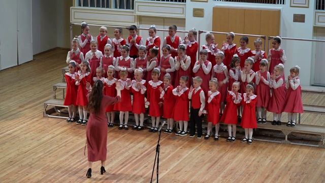 Сводный хор 1 и 2 класса - муз. и сл. М. Славкина «Почему сороконожки опоздали на урок»