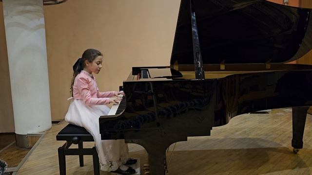 Калиничева Мария, 2 класс.
И.С. Бах "Маленькая прелюдия" g-moll
П.И. Чайковский "Новая кукла"