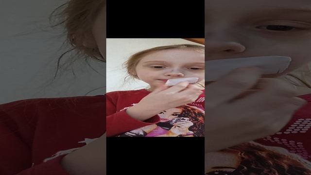 сняла всё, что наклеивала на лицо.