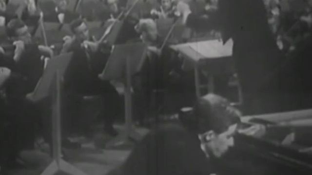 Beethoven Concerto 1 in C major op.15 I. Allegro con brio. Glenn Gould, CBC Symphony & Paul Sherman