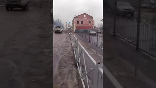 Противник обстрел Рыльск в Курской области. В городе есть пострадавшие и разрушения. Обстрел вел...