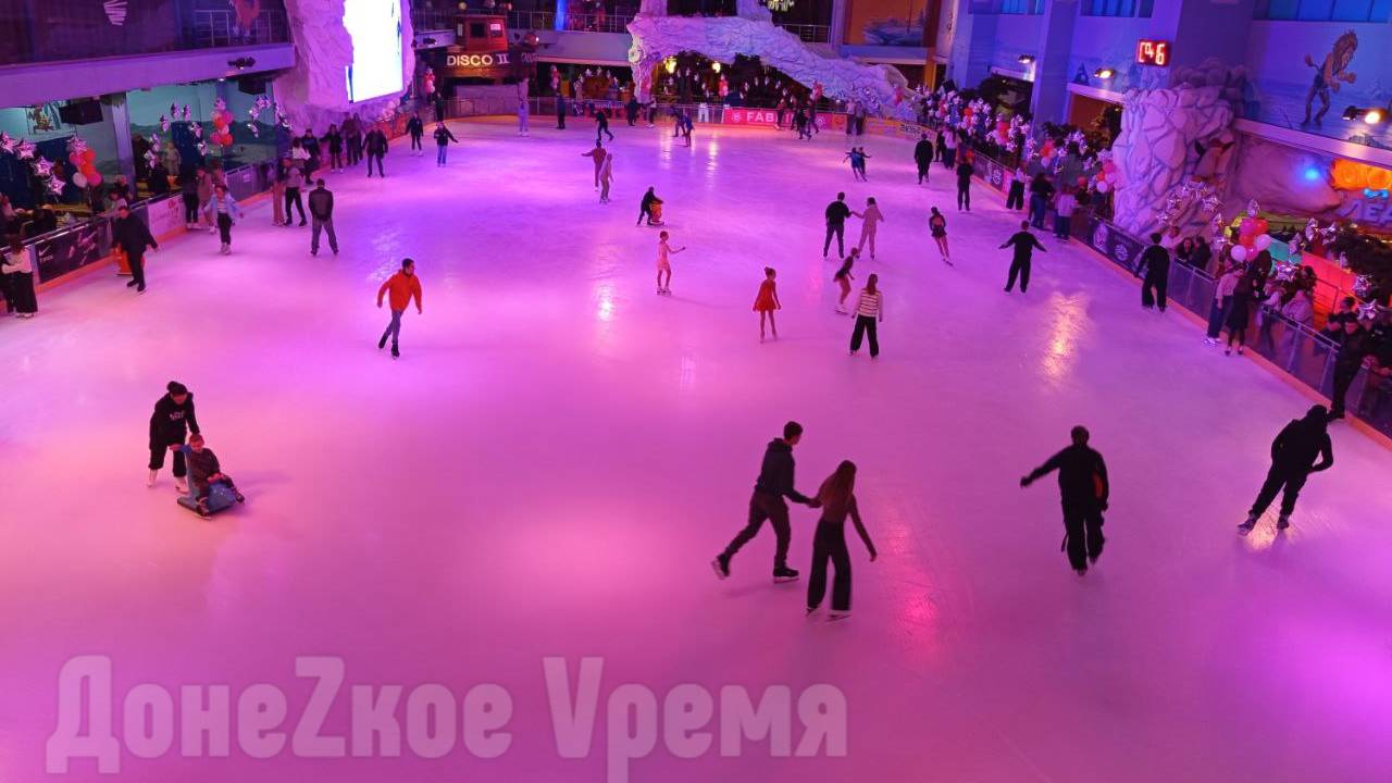 В ТЦ "Донецк Сити" открылся каток после трех лет перерыва