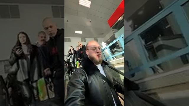 “Мы к вам приехали на час!
Привет, бонжур, хеллоу!»