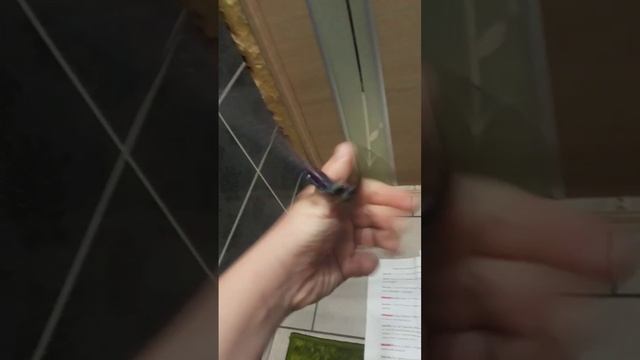 бабочку сижу кручу