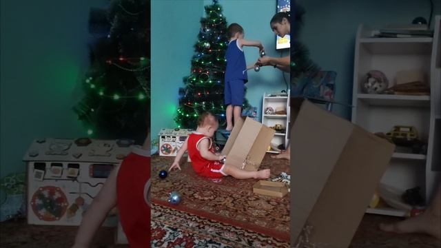 Новогодний челендж "Как мы Елку наряжали" 
Александр и Дмитрий