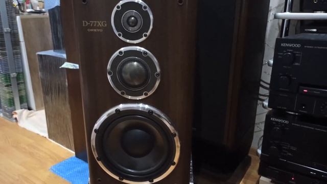 Kenwood KA-1100D against Kenwood KA-1100SD.
