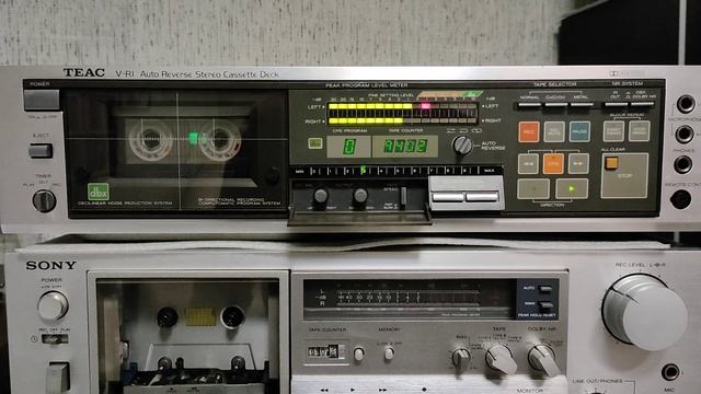 Teac V-R1.....реверс...много голов и моторов не в ущерб качественному звуку